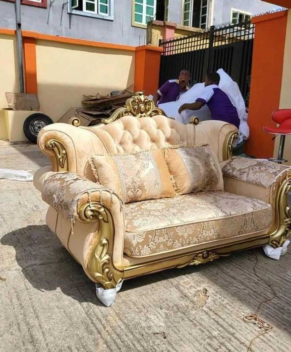 Перетяжка и реставрация и ремонт мягкой и корпусной мебели