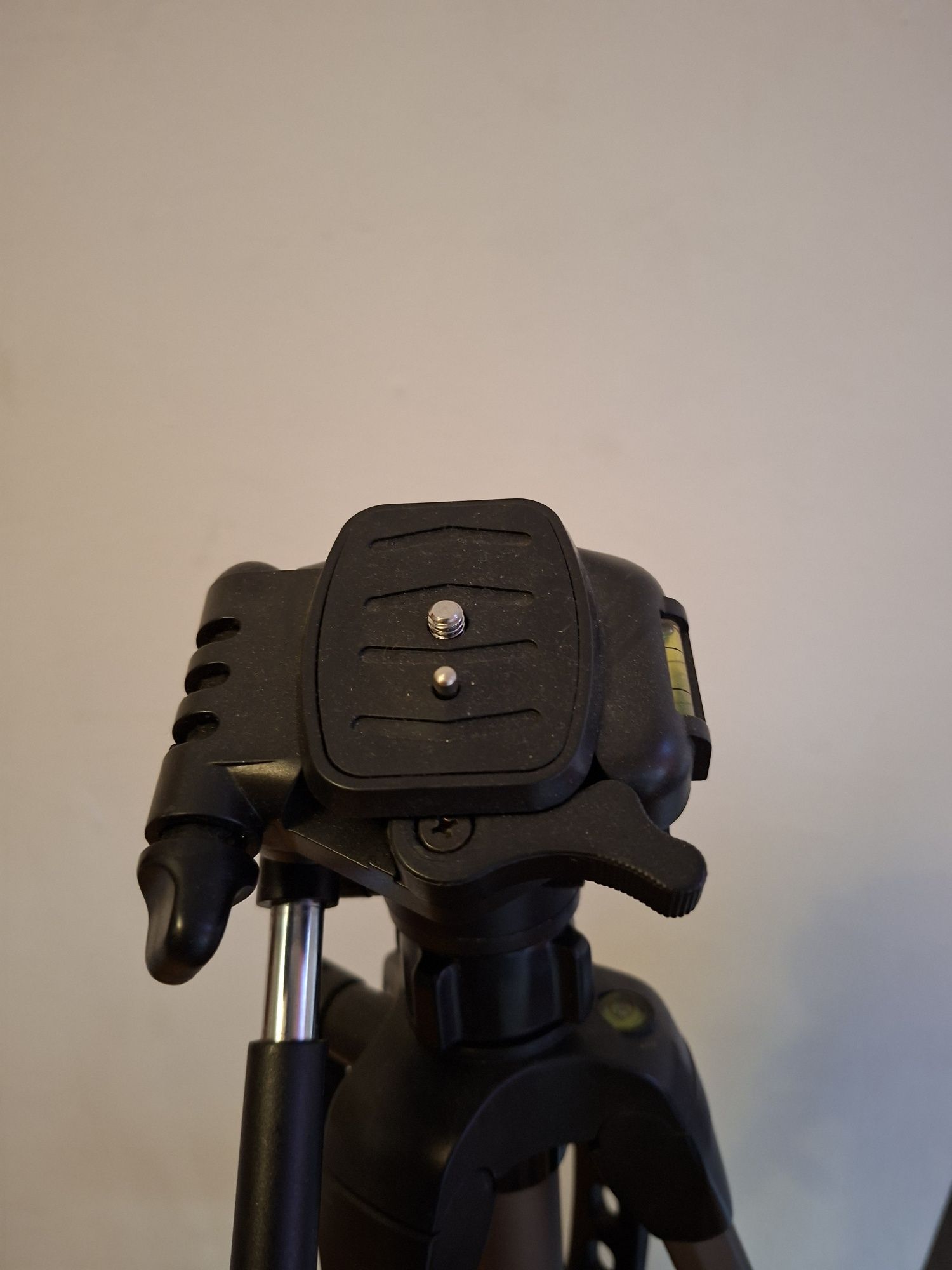 Фотообектив Thunder trupod 22
Фотообектив