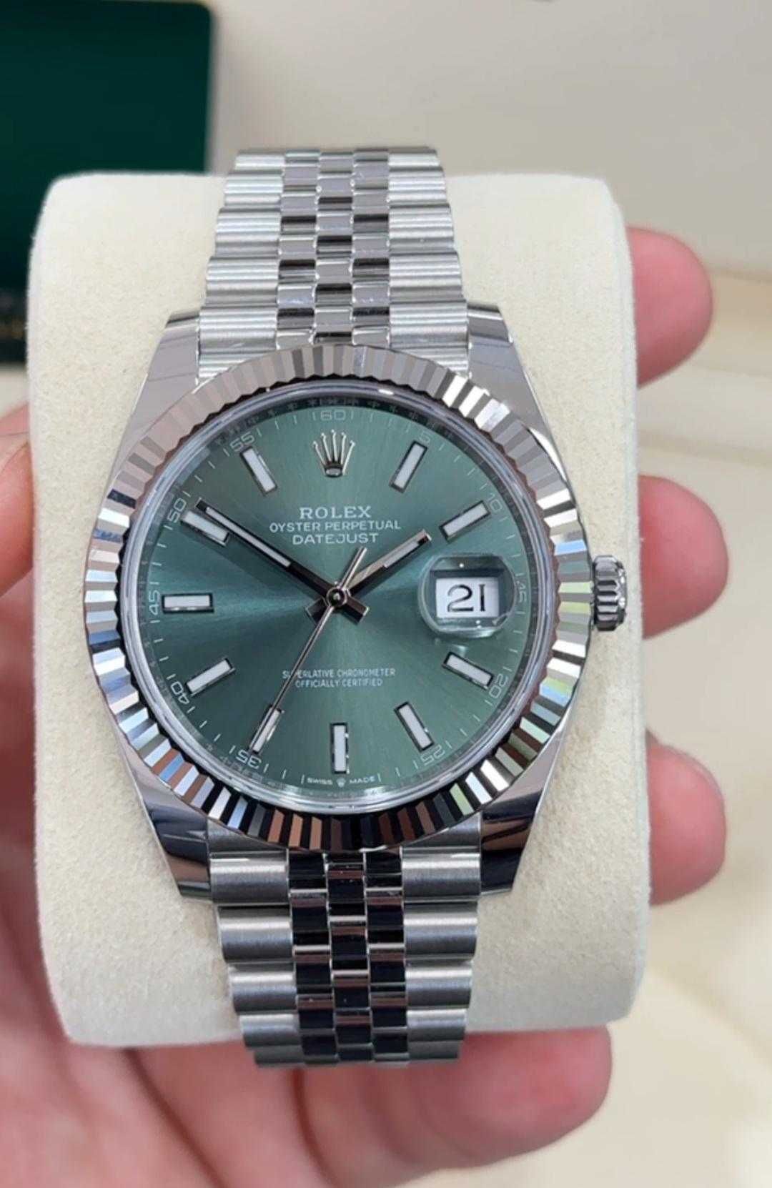 Rolex date just mint