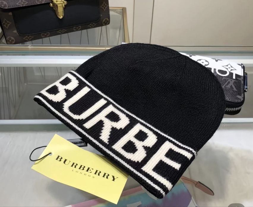 Шапка burberry новые , в наличии 3 расцветки