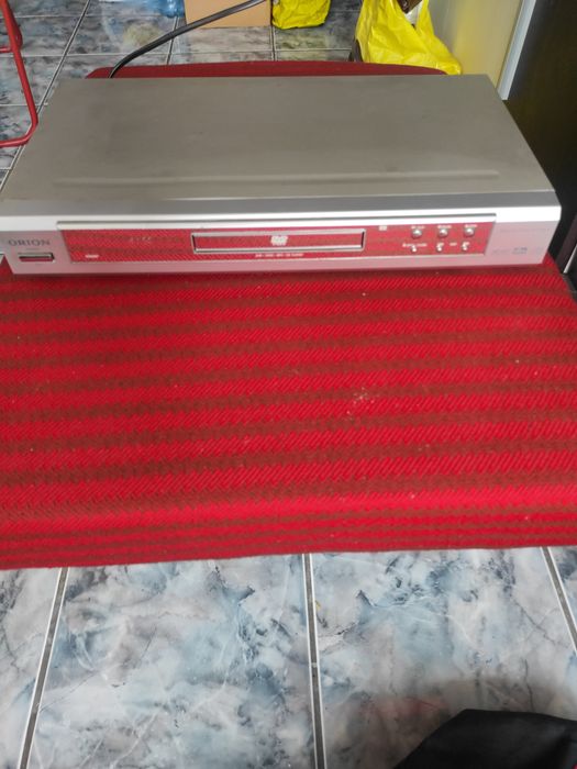 Receiver digital satelit Hyundai pentru digital TV, cu telecomandă, în