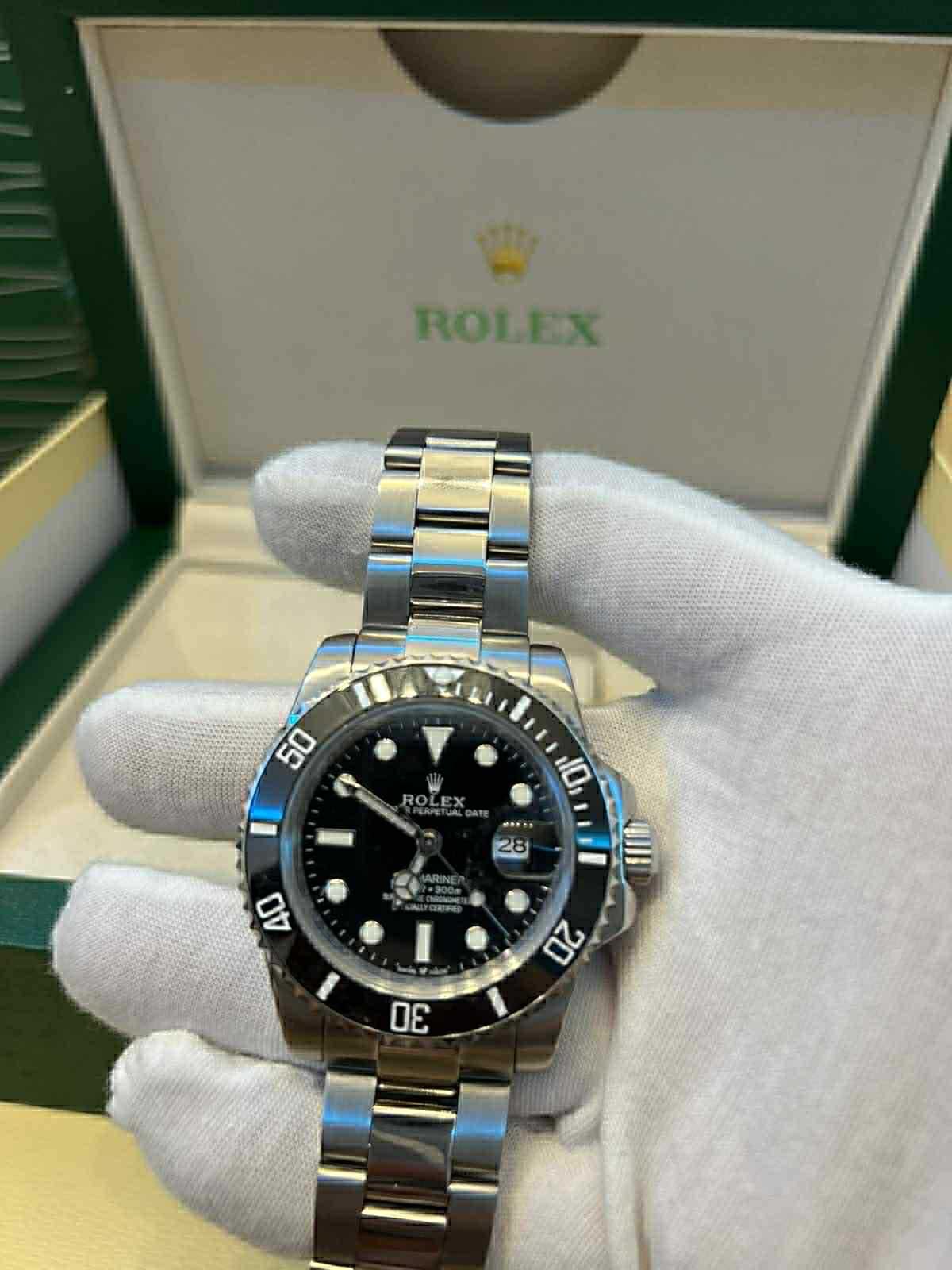 Часовник Rolex
Японски Автоматичен механизъм