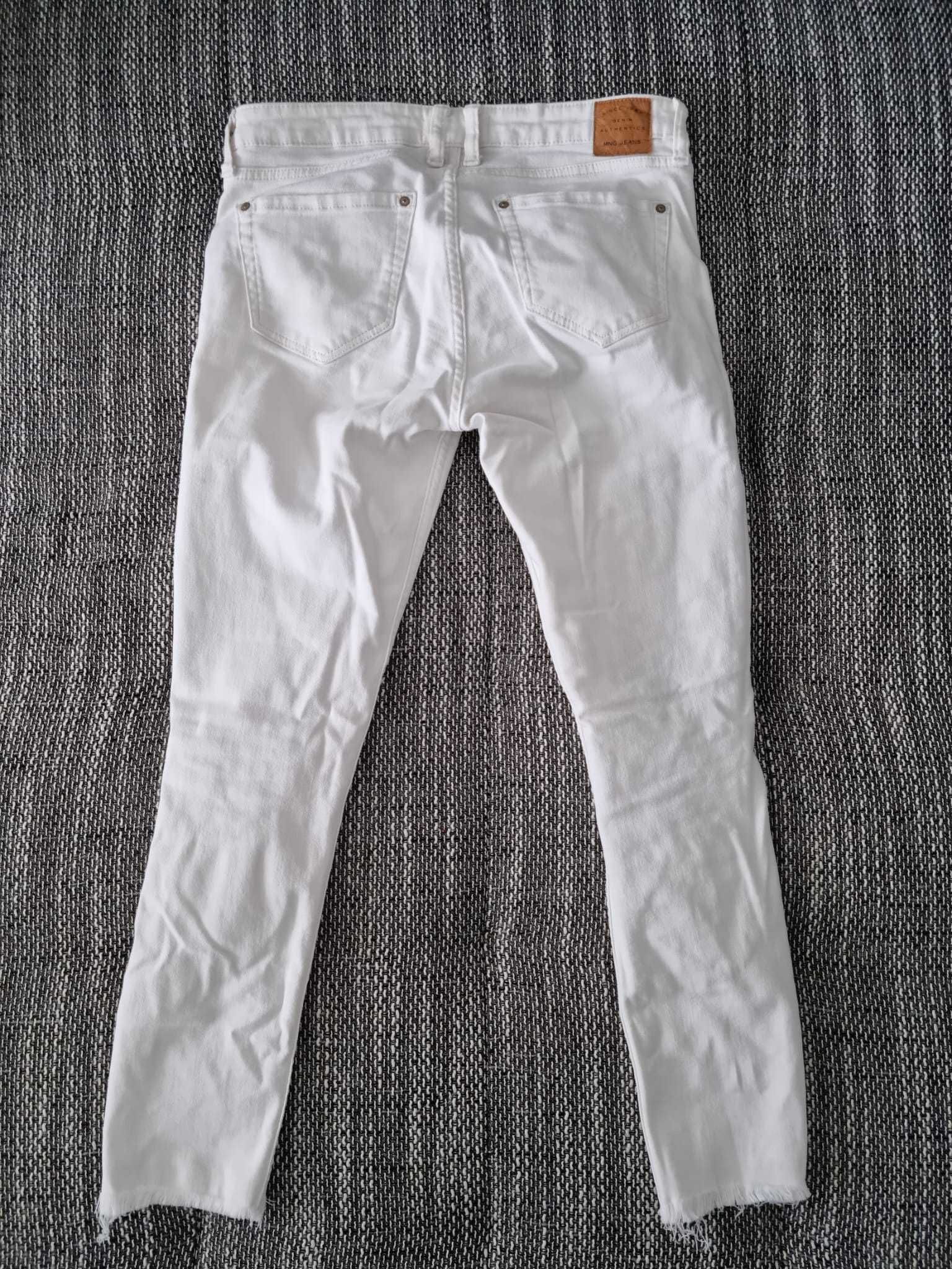 Vand pantaloni Mango, D&G si fusta Stradivarius