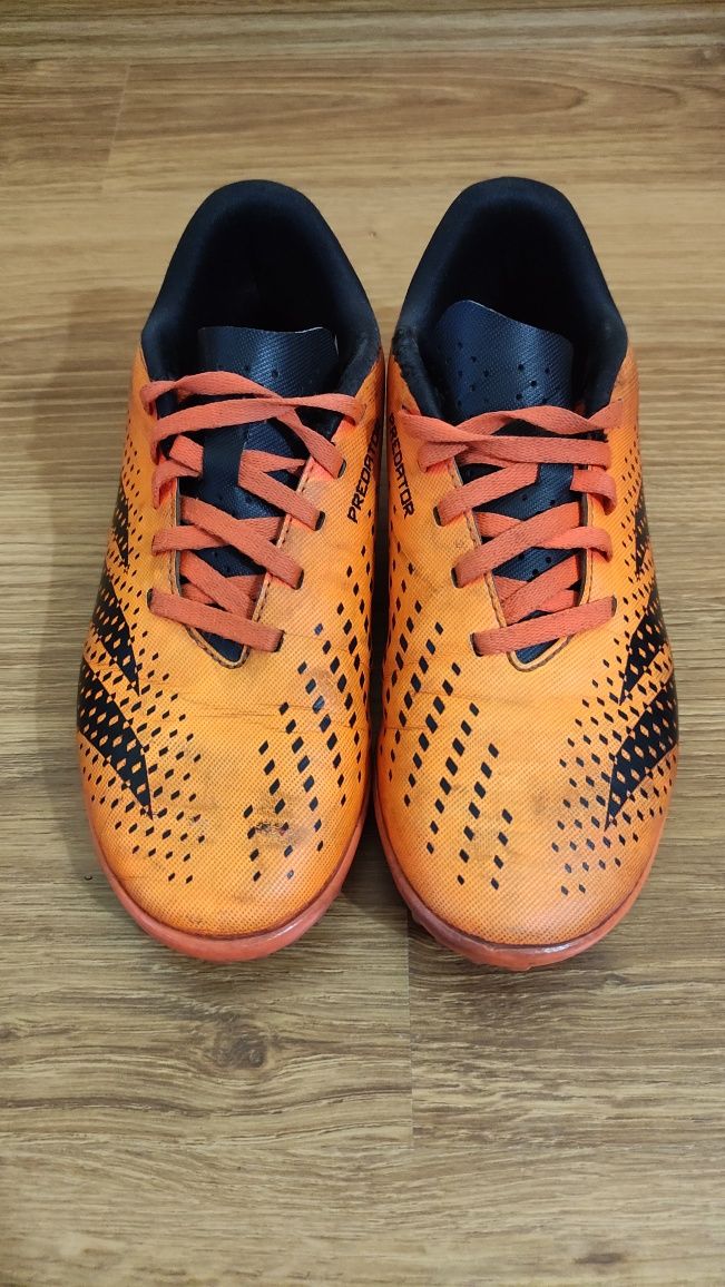 Adidas футболни стоножки 35 номер