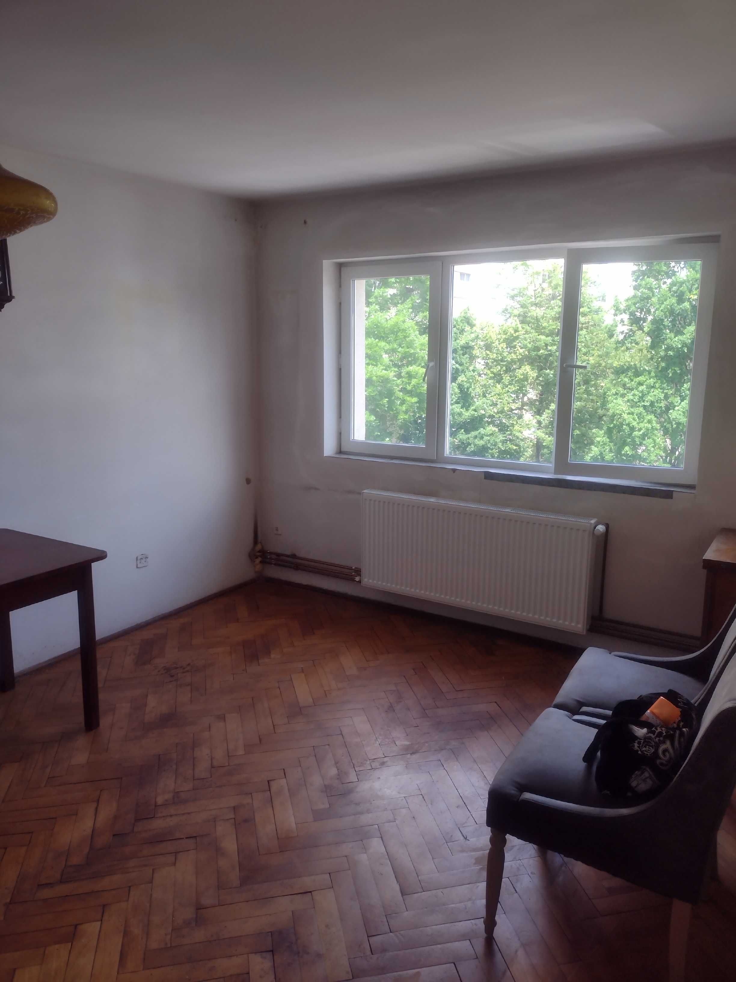 Vând apartament 2 camere, baie, bucătărie, balcon, cămară, CT,Mănăștur