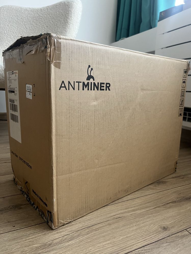 BITMAIN Antminer S21