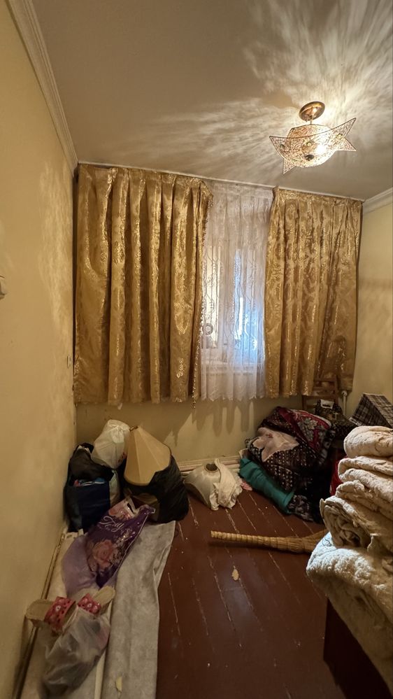 Продожа 2 ком 6 м балкон 2 этаж Кирпичный  Микрарайон