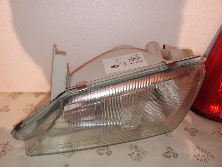 Far stanga dacia solenza