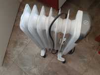 Vând calorifer electric