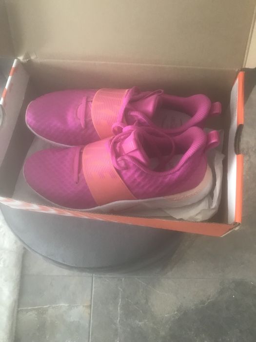 Adidasi nike noi,marimea 39