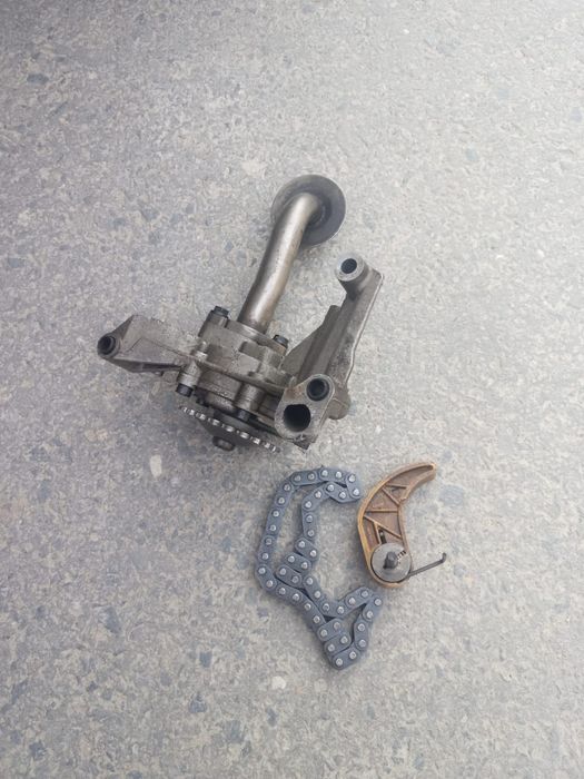 Vând pompa de ulei vw pasat b6