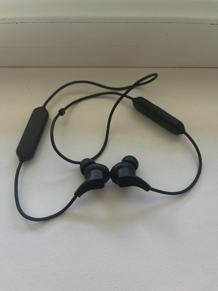 Vând căști JBL neckband ca noi