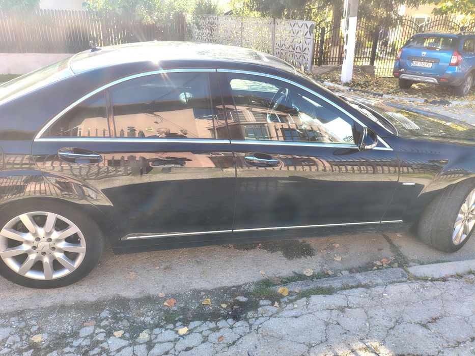 Vând Mercedes S class
