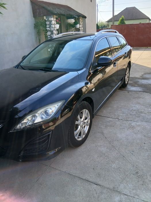 Mașina Mazda benzină