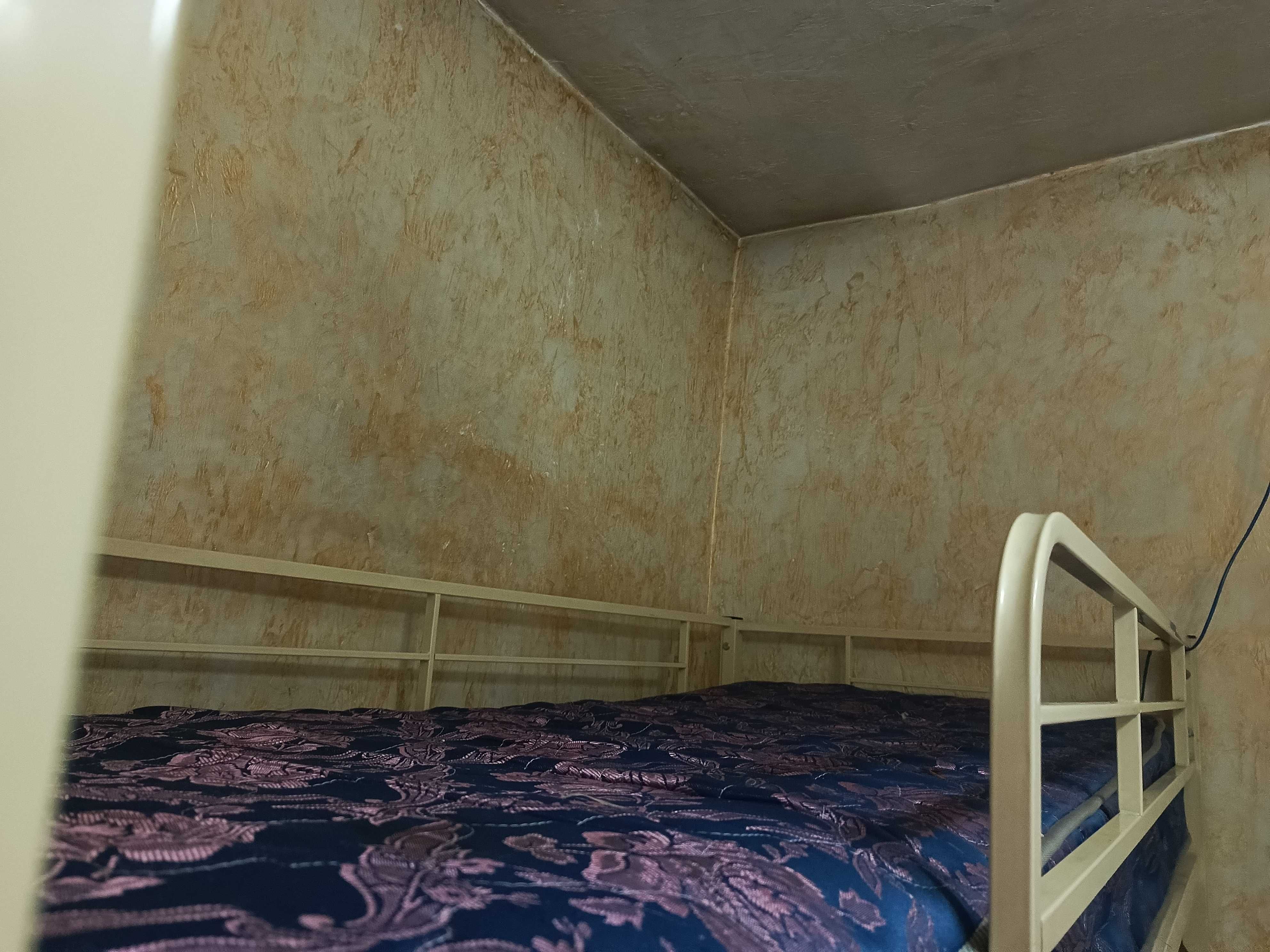 Продам 2 ярусную кровать 
(Без нижнего матраса)