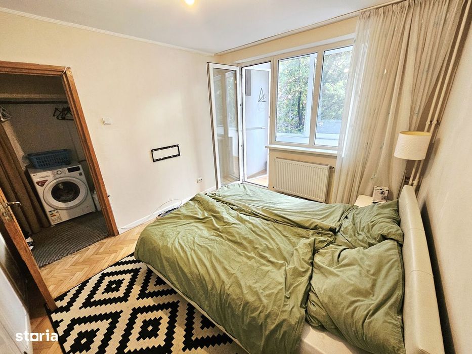 Vând apartament 4 camere-str.Splaiul Crișanei