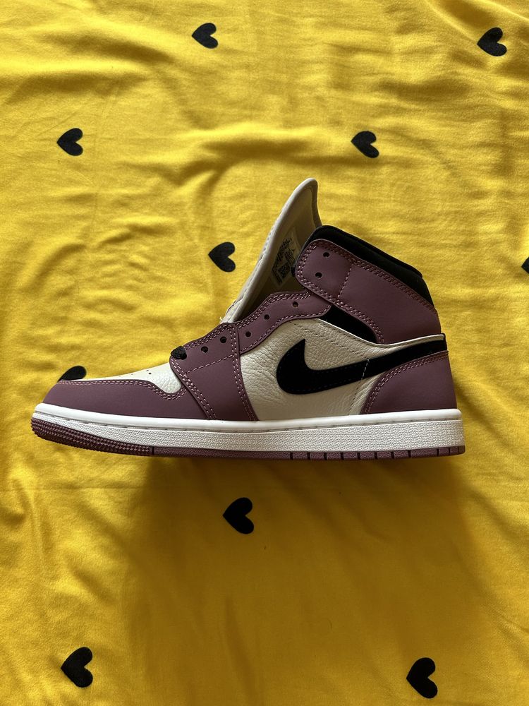 Nike Air Jordan 1 Mid Mulberry