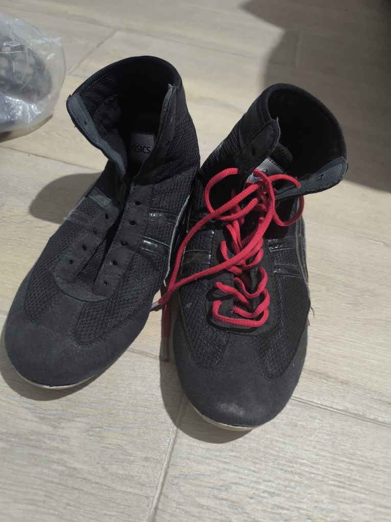 Борцовки Asics в хорошем состоянии
