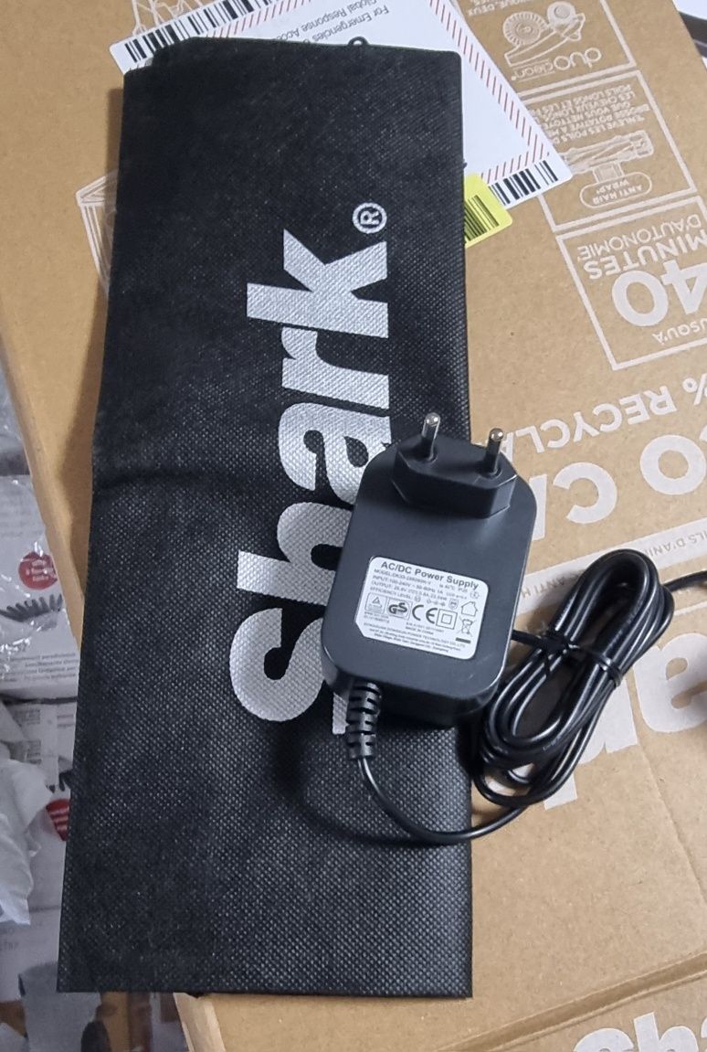Прахосмукачка Shark IZ201
