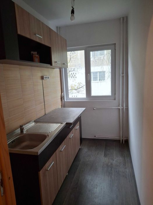 Vand apartament 3 camere confort 2 nedecomandat