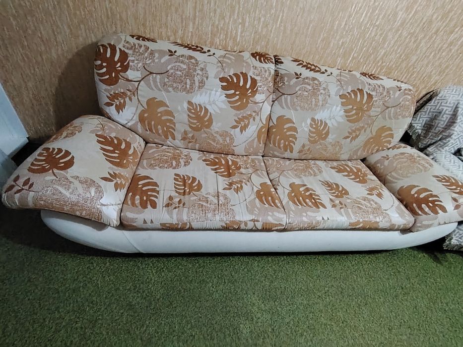 Продаю диван тройку