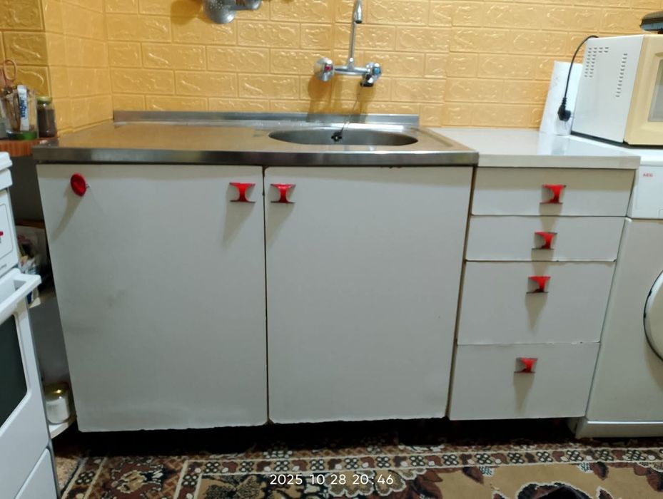 Подарявам кухненска мивка и шкаф