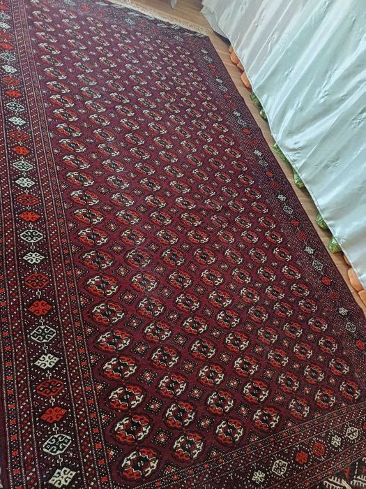 Turkman gilam sotiladi