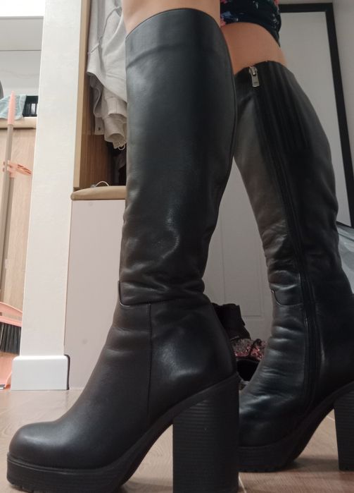 Черные, зимние сапоги, на каблуках, 37-38 размер