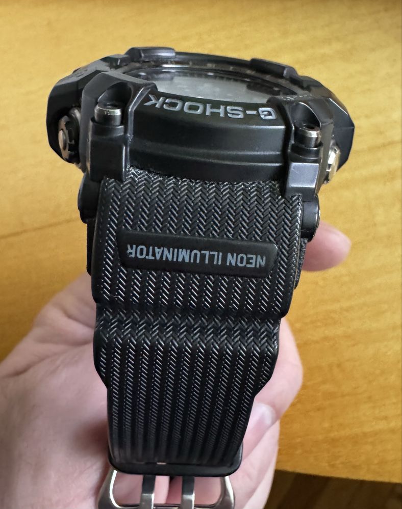 Часовник citizen и g-shock