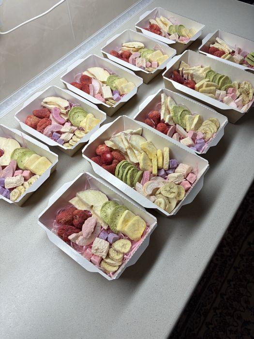 Сублимированный фрукты и мороженое очень вкусная!