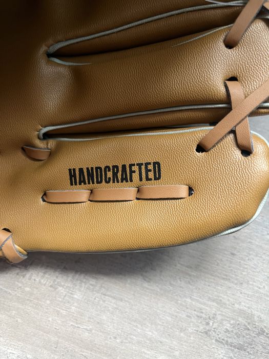 Mănușă baseball , noua