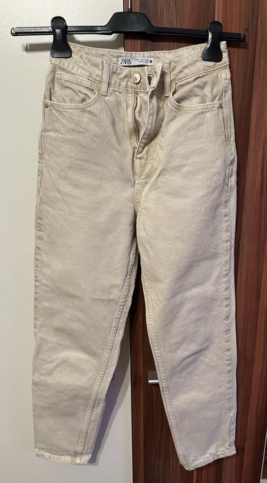 Пясъчен цвят дънки Zara