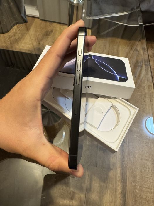 Iphone 16 Pro 256Gb гаранция+зарядно