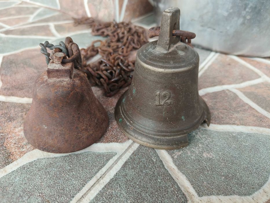 Două clopote pentru animale