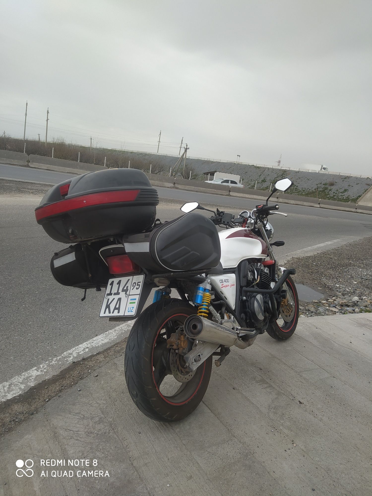 Honda CB400 satiladi. 400 kub 4 cilindr, 16 klapan. Motosikl saz.