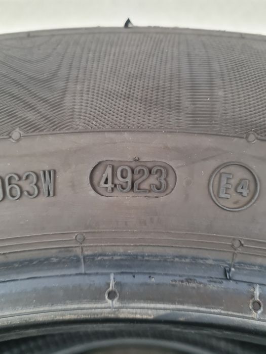 Зимни гуми 2 броя CONTINENTAL ContiContact TS815 215 60 R16 дот 4923