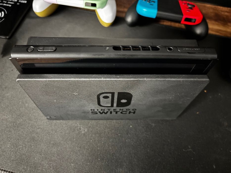 Consola Nintendo Switch (Husa, 2 Joycon-uri extra + suport Joycon-uri)