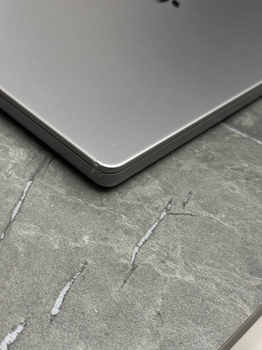 Macbook PRO M1 PRO chip 16dyum 16/1 TB