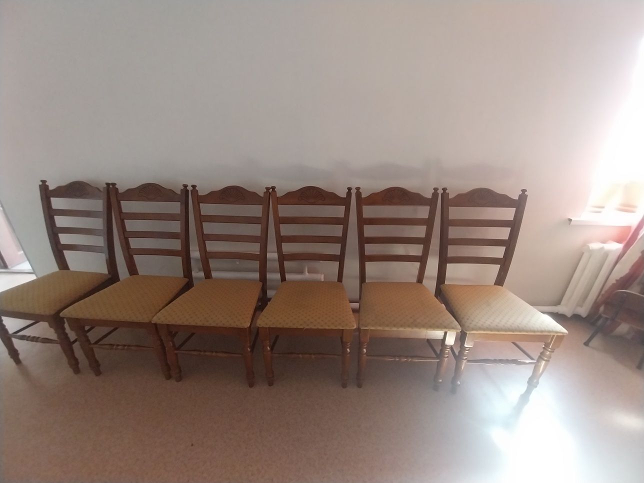 Продам стулья в хорошем состоянии  каждый стул 5000