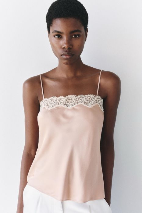 Нов сатенен топ на Zara