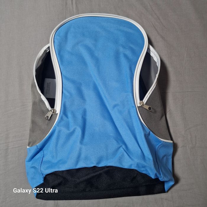 Vând rucsac din material textil cauciucat