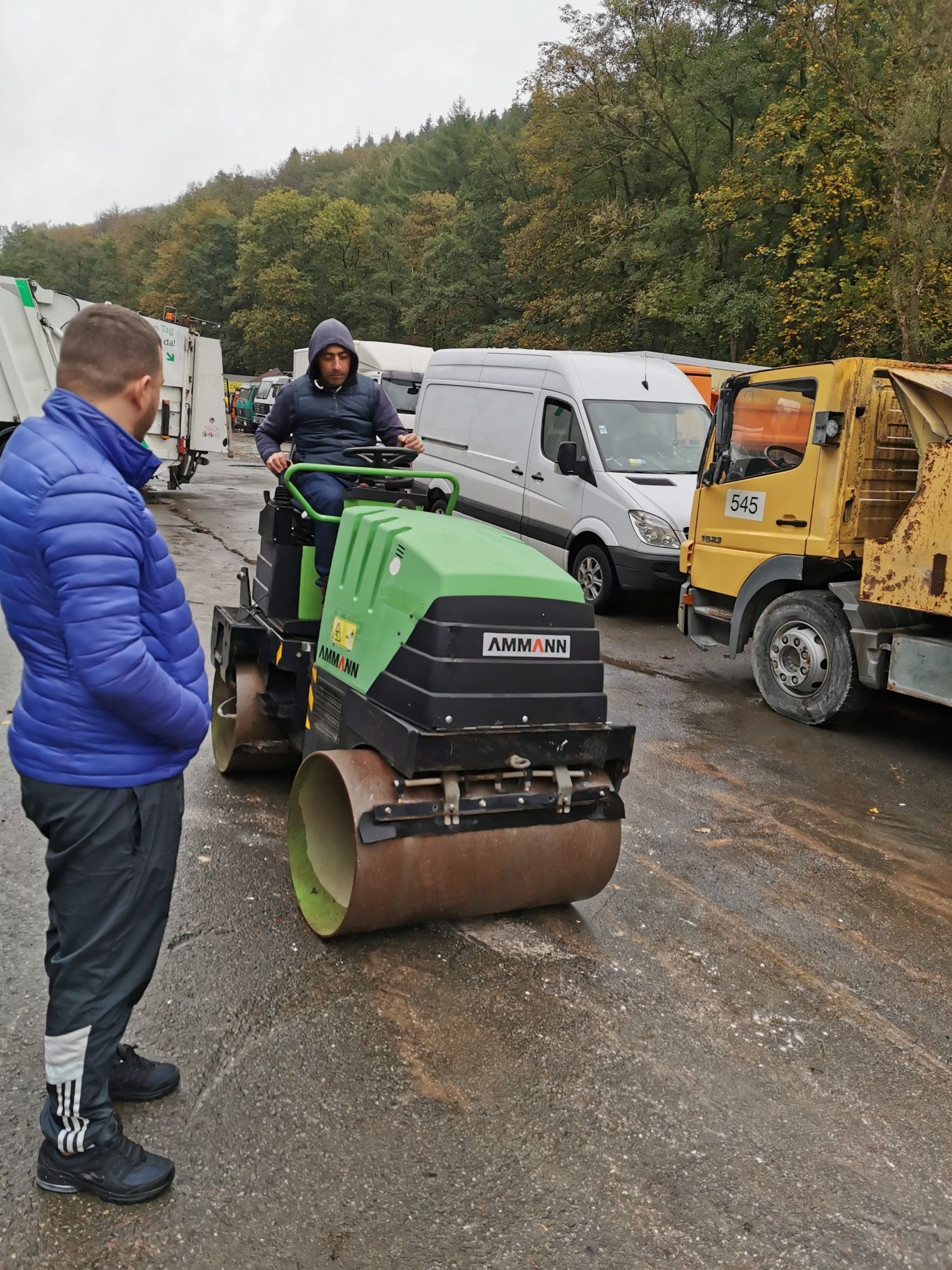 Închiriem Cilindru compactor  si BOBCAT , MINIEXCAVATOR, EXCAVATOR