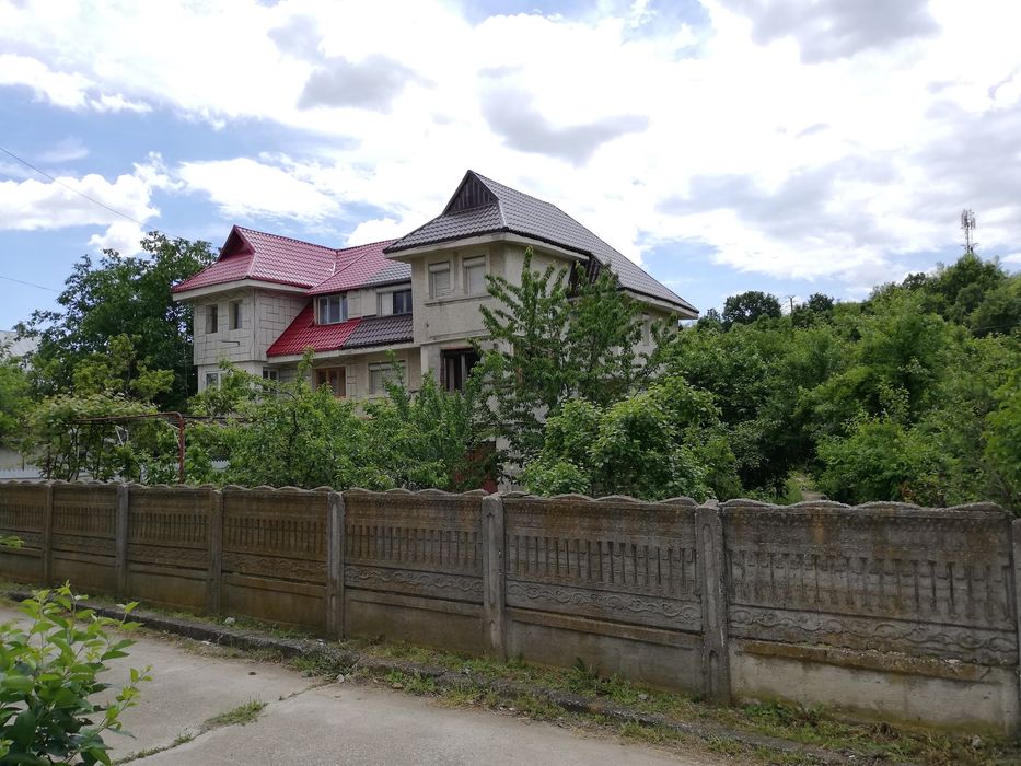 Casa + teren de vanzare
