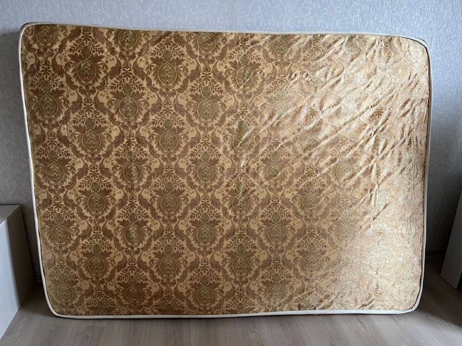 Матрас 150 на 200 и шкаф