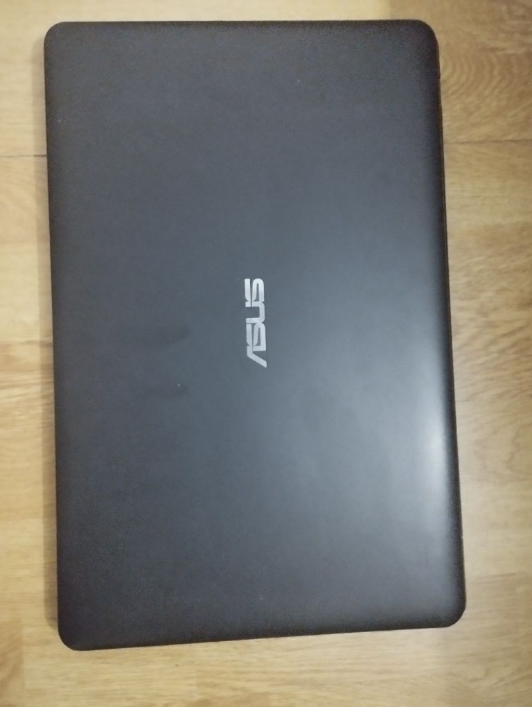 Laptop Asus 1 T memorie