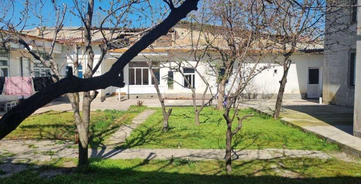 Продается дом в Мирзо Улугбекском районе ( Центр Луначарский )