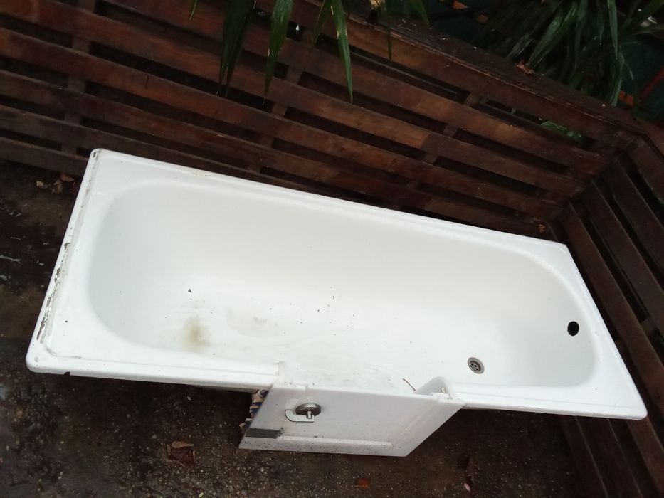 Vând cadă baie metal