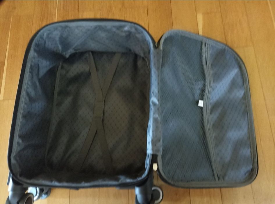 Vând valiza cabina WizzAir