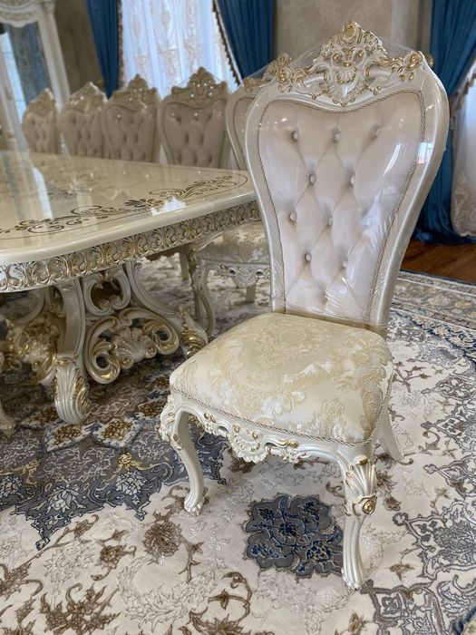 Цехтан жозибакор стол ва стуллар