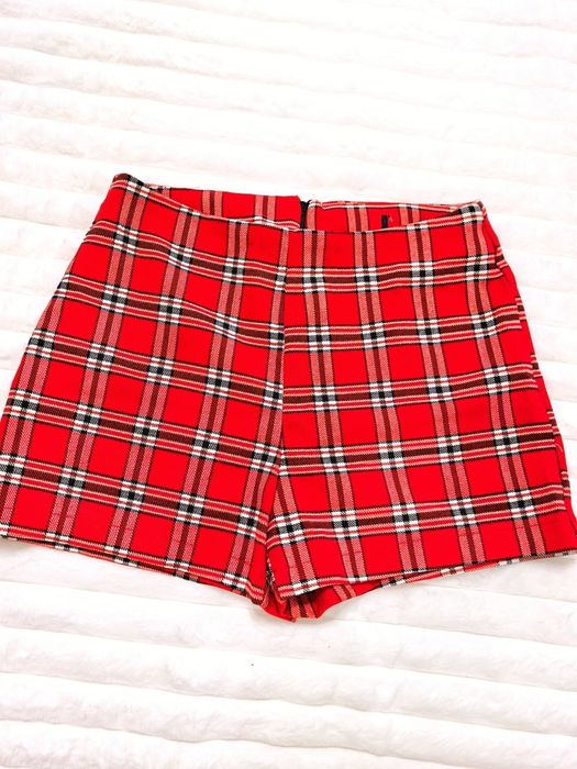 Pantaloni scurți eleganți mărimea M